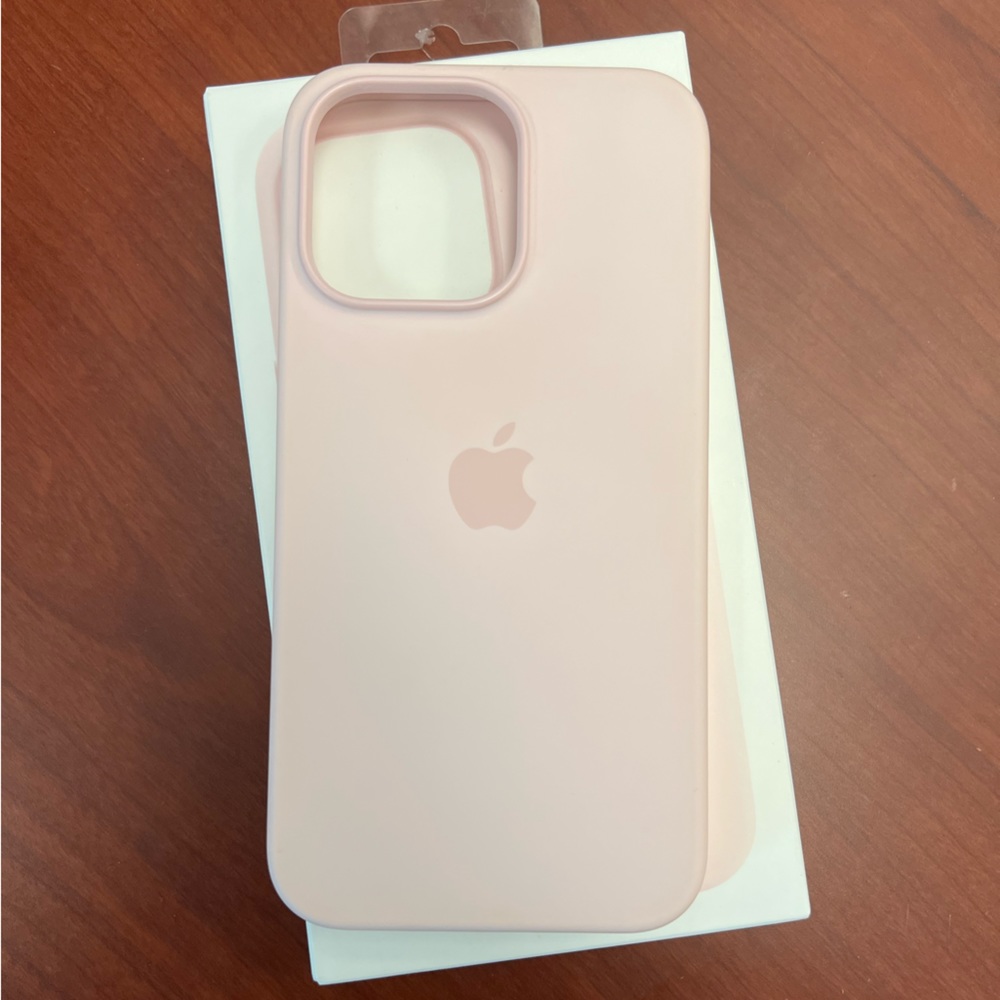 iPhone 13 Pro silicone apple case / Chalk Pink
